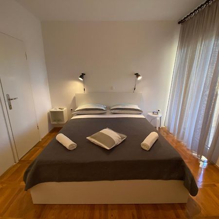 Studio Apartment And Rooms Adria Vodice Bagian luar foto