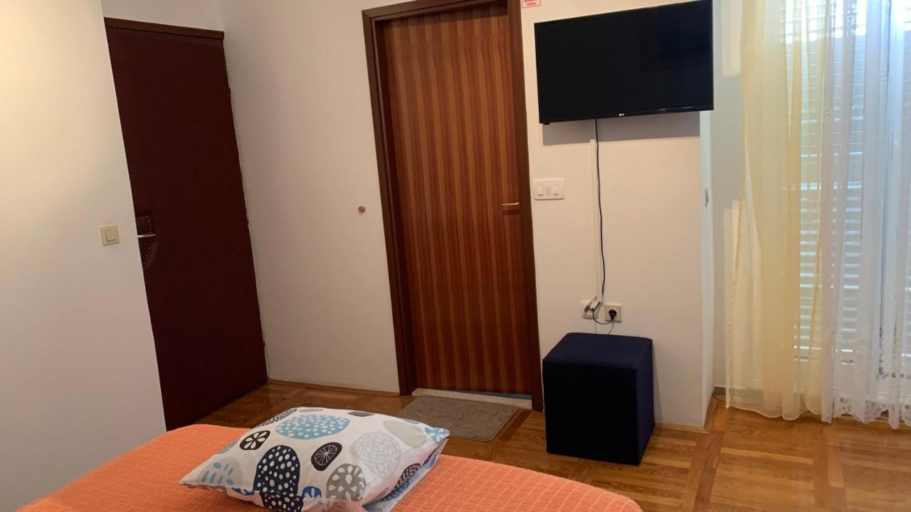 Studio Apartment And Rooms Adria Vodice Bagian luar foto