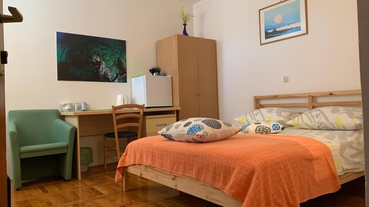 Studio Apartment And Rooms Adria Vodice Bagian luar foto