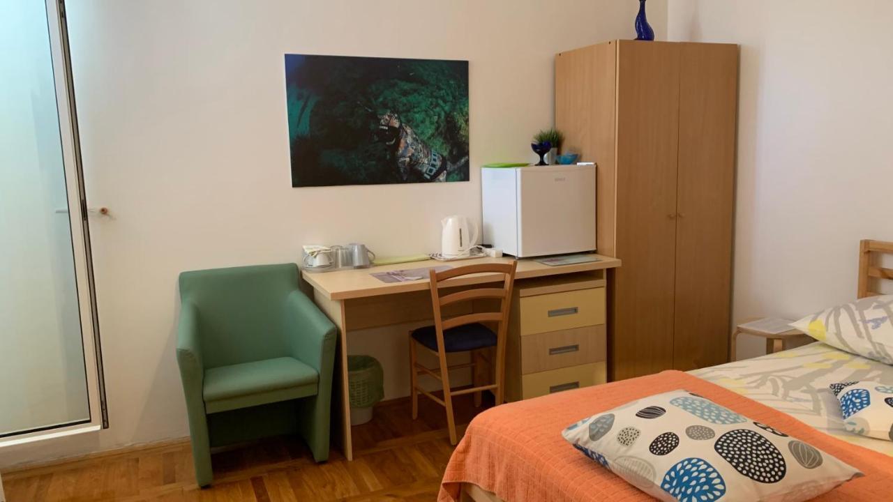 Studio Apartment And Rooms Adria Vodice Bagian luar foto