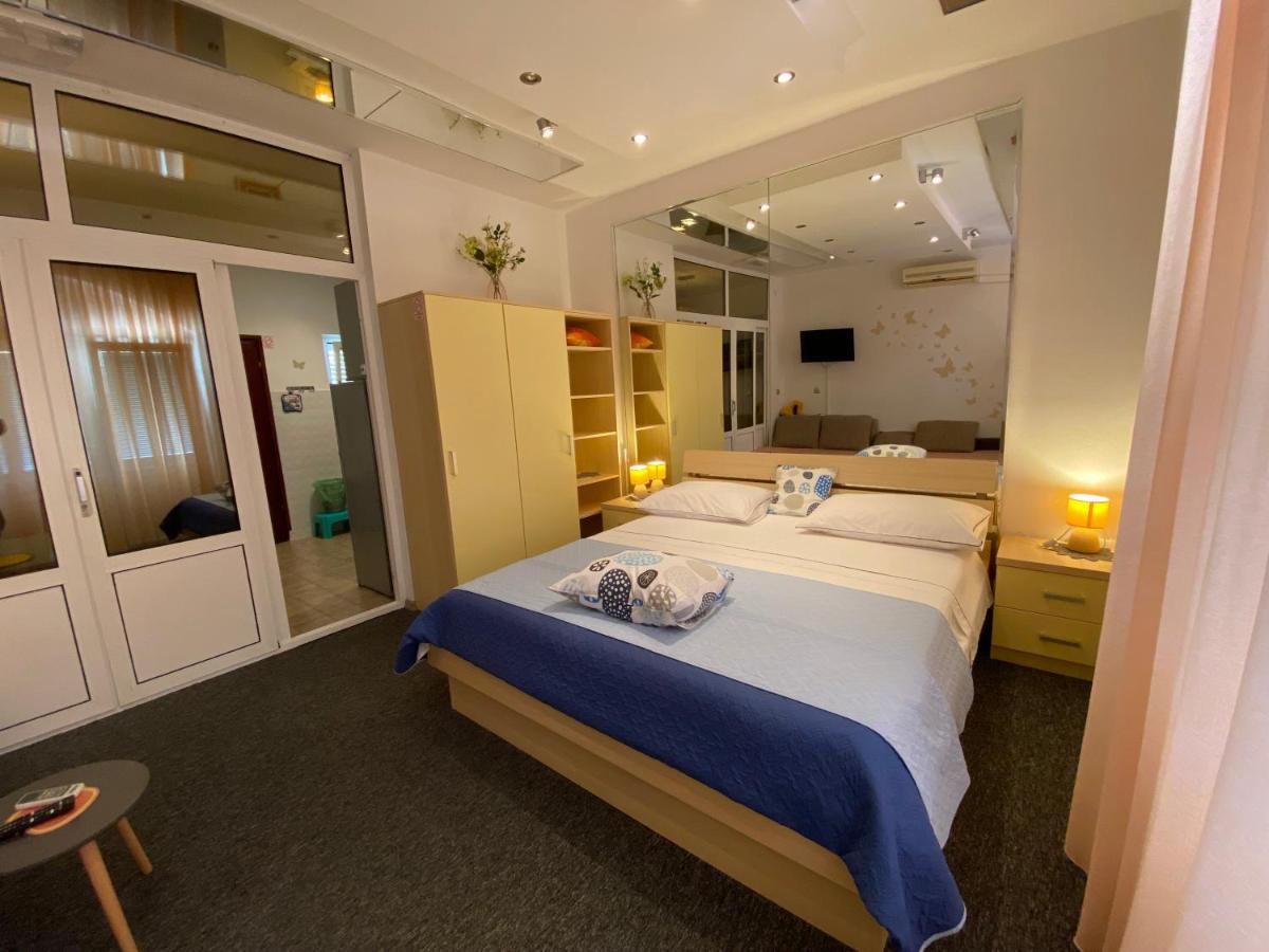 Studio Apartment And Rooms Adria Vodice Bagian luar foto