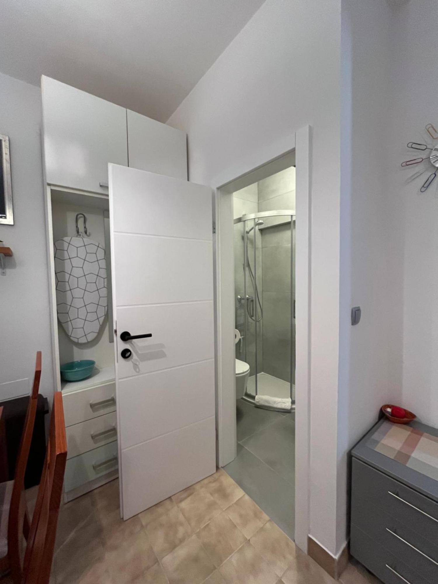 Studio Apartment And Rooms Adria Vodice Bagian luar foto