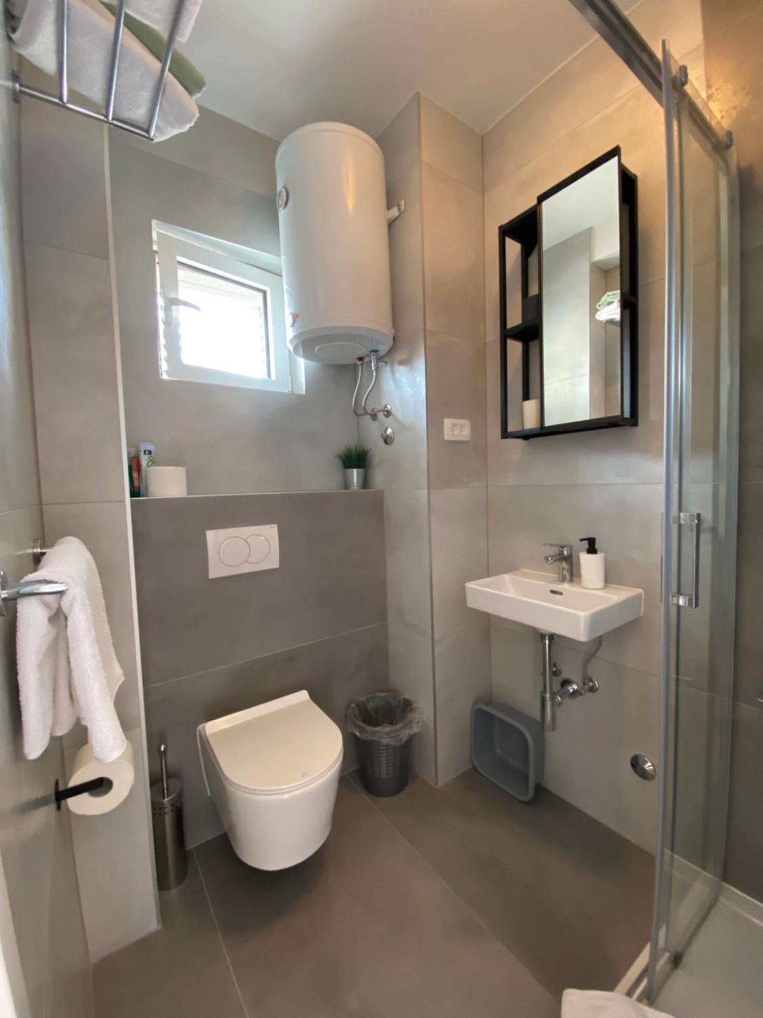 Studio Apartment And Rooms Adria Vodice Bagian luar foto