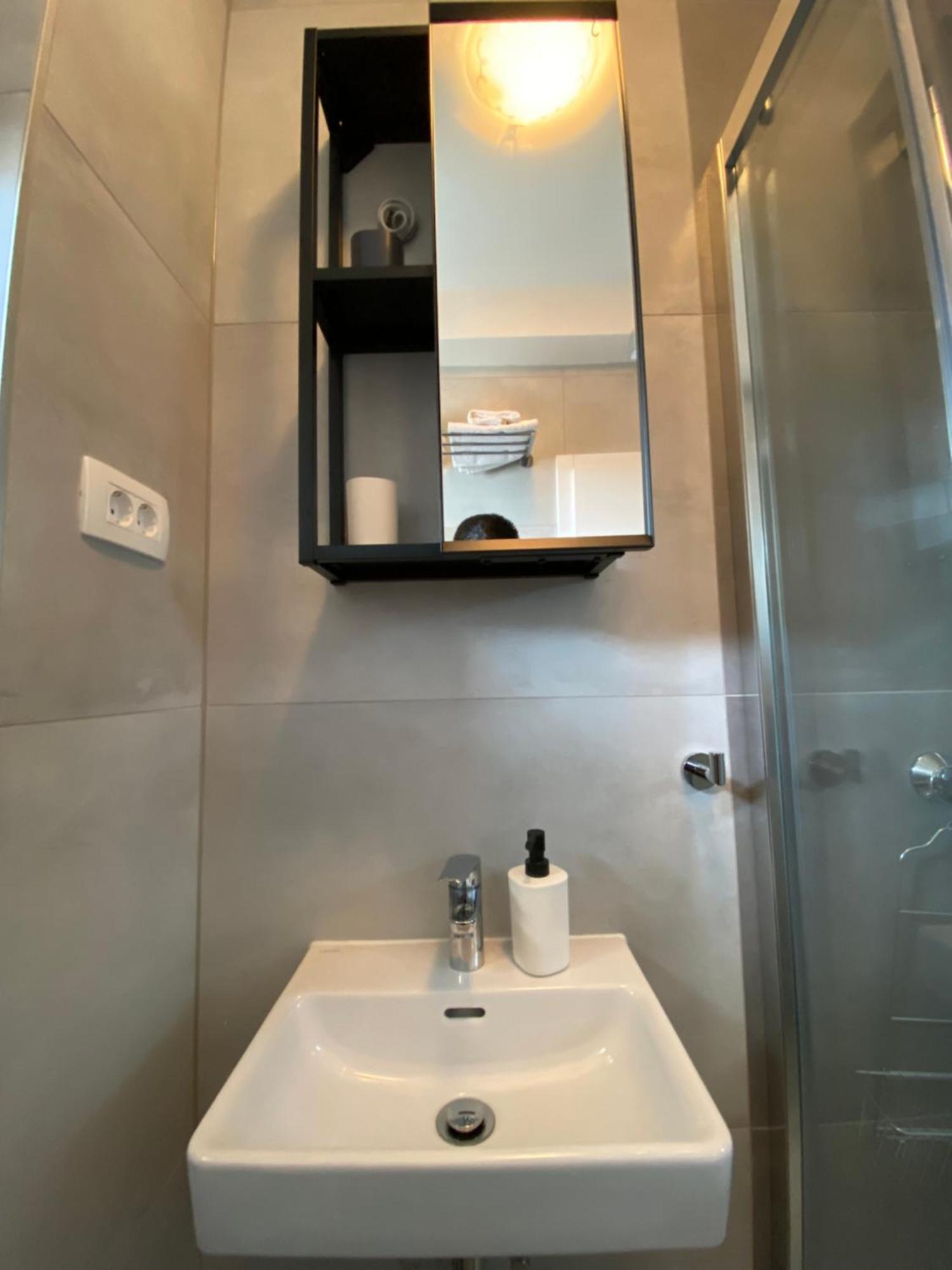 Studio Apartment And Rooms Adria Vodice Bagian luar foto