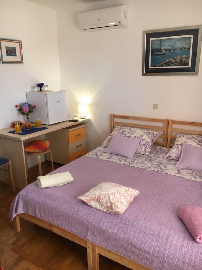 Studio Apartment And Rooms Adria Vodice Bagian luar foto