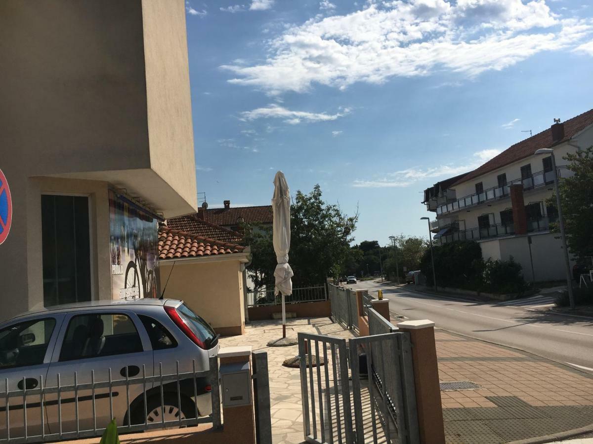 Studio Apartment And Rooms Adria Vodice Bagian luar foto