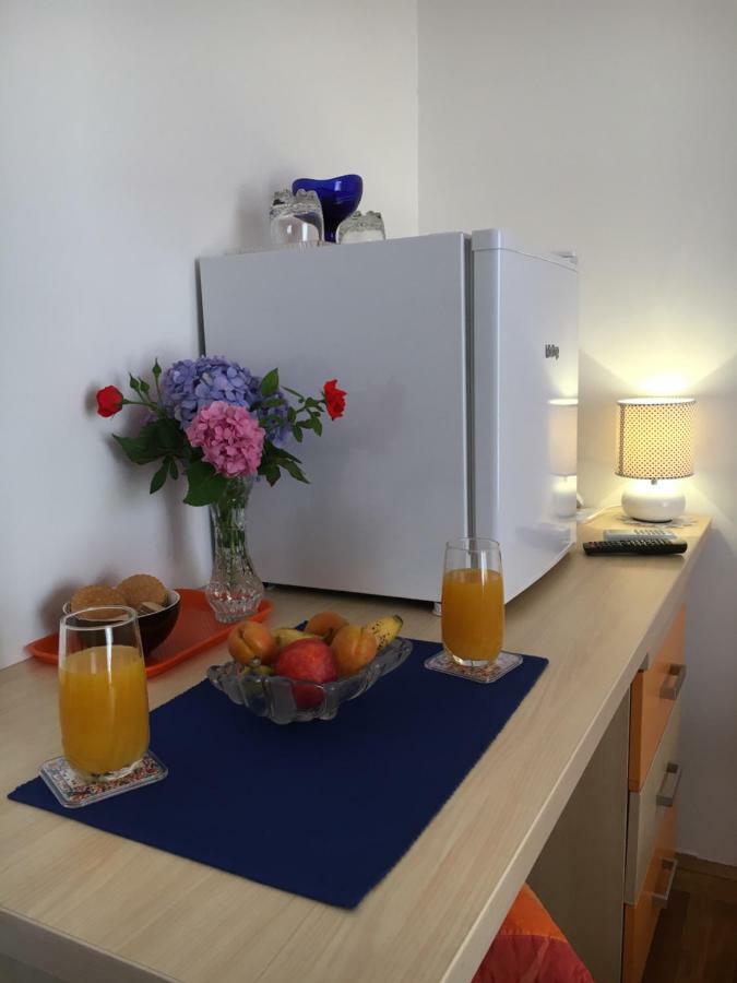 Studio Apartment And Rooms Adria Vodice Bagian luar foto