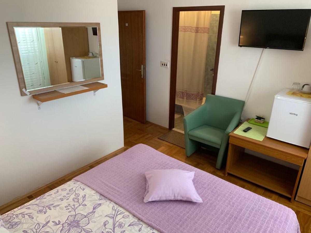 Studio Apartment And Rooms Adria Vodice Bagian luar foto