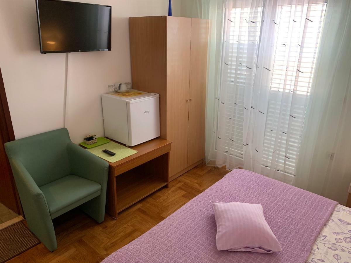 Studio Apartment And Rooms Adria Vodice Bagian luar foto